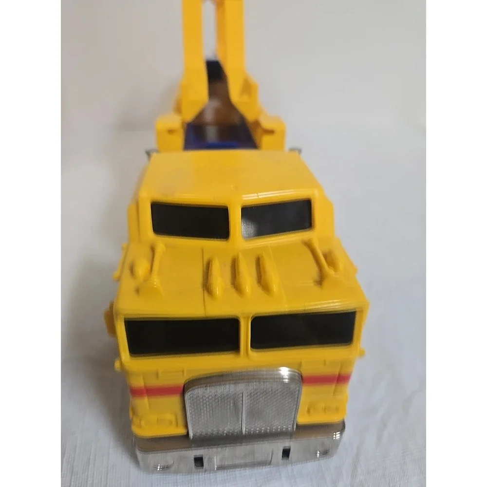 Vintage 1986 Hot Wheels Semi Truck Trailer Transporter Car Hauler Carrying Case
